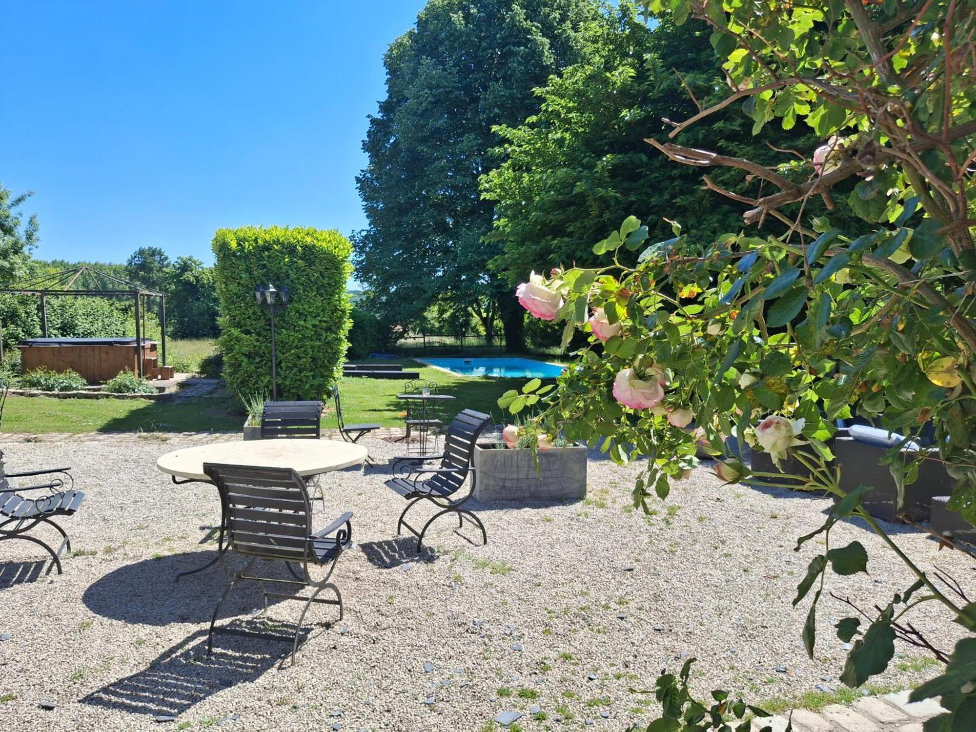 Le Mouton Bed & Breakfast Blaison Exterior photo